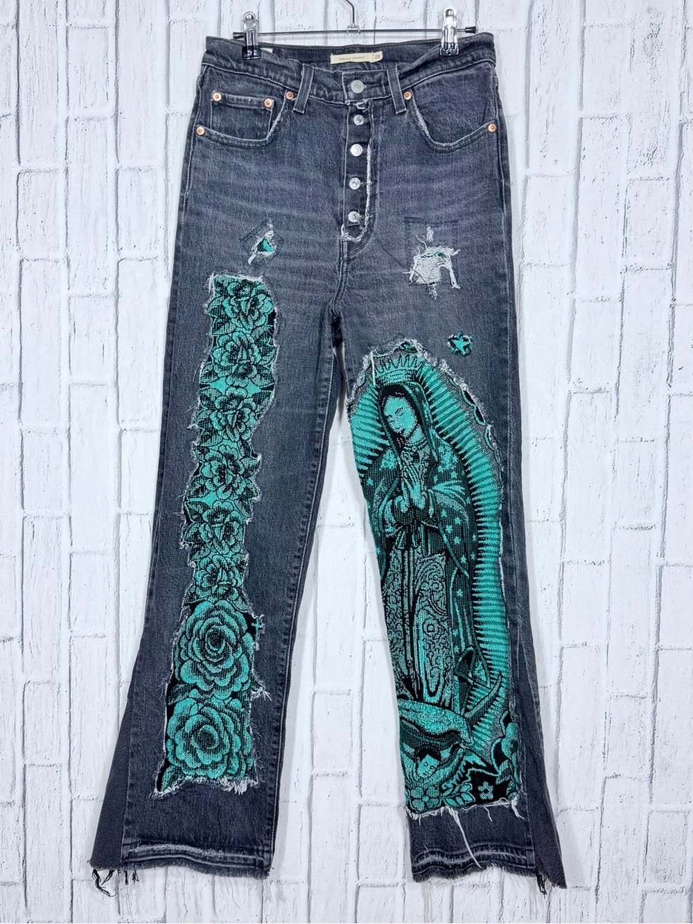 🌹 Levi’s Ribcage Straight Custom Guadalupe Rose Jeans 28